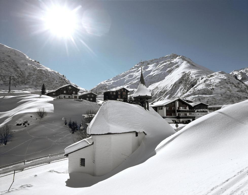 Hotel La Cruna Sedrun Exterior foto