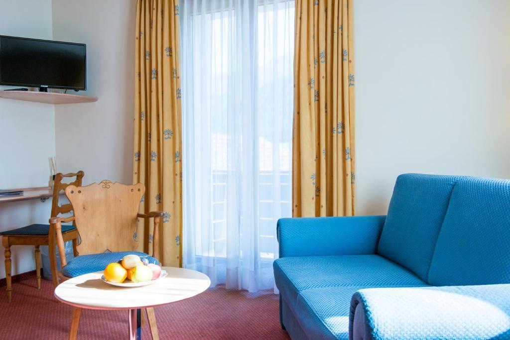Hotel La Cruna Sedrun Habitación foto